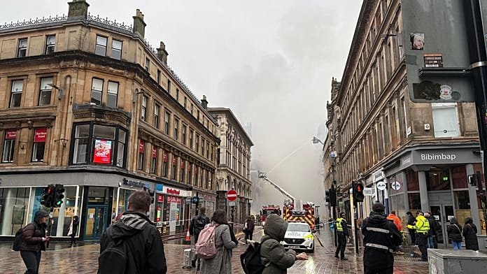 Un incendio junto a la estación Glasgow Central provoca graves alteraciones en los trenes