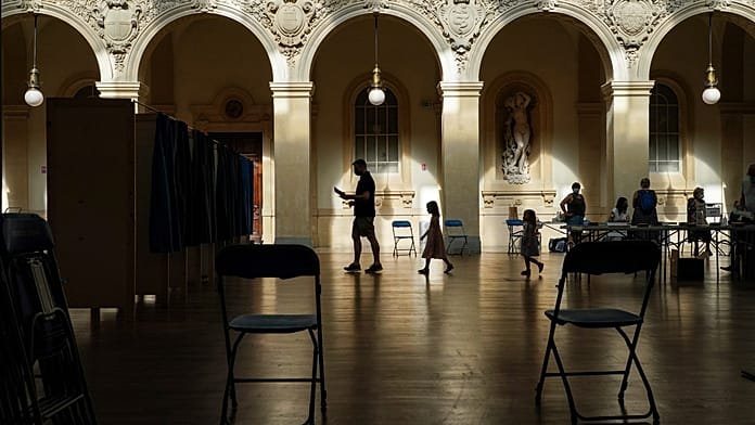 Elecciones municipales 2026 en Francia: Violencia verbal, sillas vacías y guerra mediática