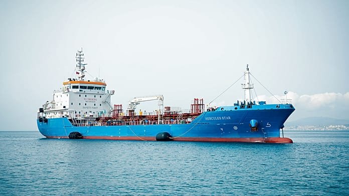 Atacan en el estrecho de Ormuz un petrolero vinculado a una naviera con sede en España