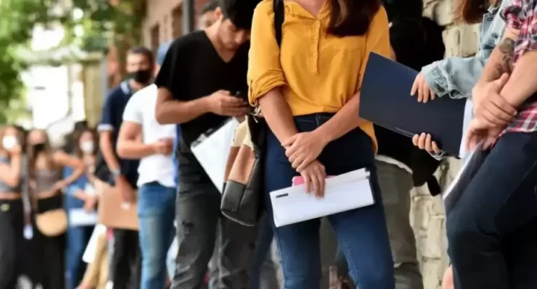 La curva de Phillips vuelve a escena: la inflación solo puede seguir bajando a costa de mayor desempleo