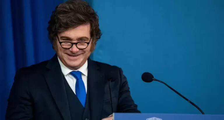 La industria, nuevo foco de la batalla cultural