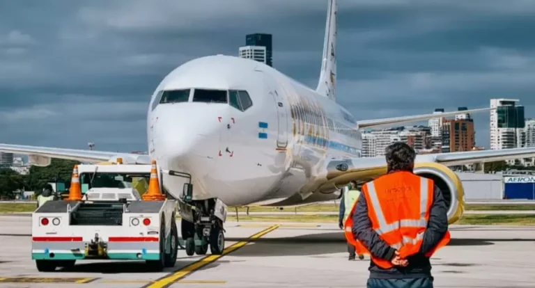 CRISIS EN FLYBONDI: lanza retiros voluntarios en medio de cancelaciones
