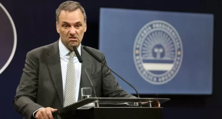 Estabilización sin transformación: por qué el riesgo país supera 600 puntos pese al superávit y qué explica el desarrollismo que la ortodoxia omite