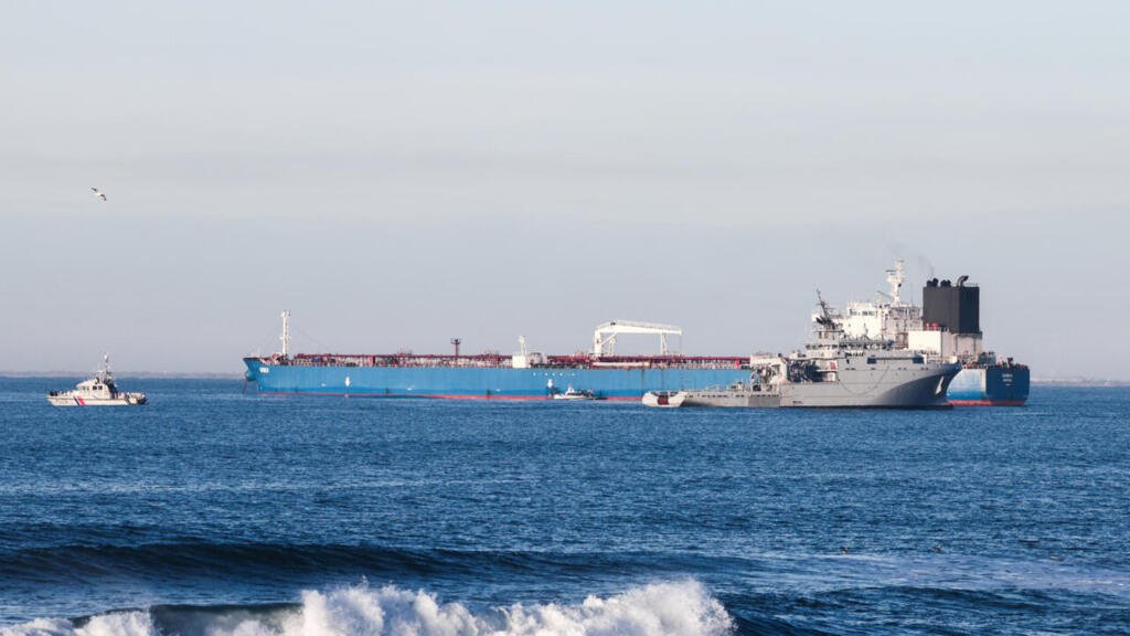 EE. UU. permite la venta de petróleo ruso en el mar mientras la guerra en Medio Oriente dispara los precios de la energía