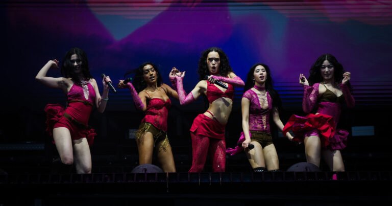 Lollapalooza 2026: Katseye tocó por primera vez sin Manon y fueron ovacionadas por sus fans