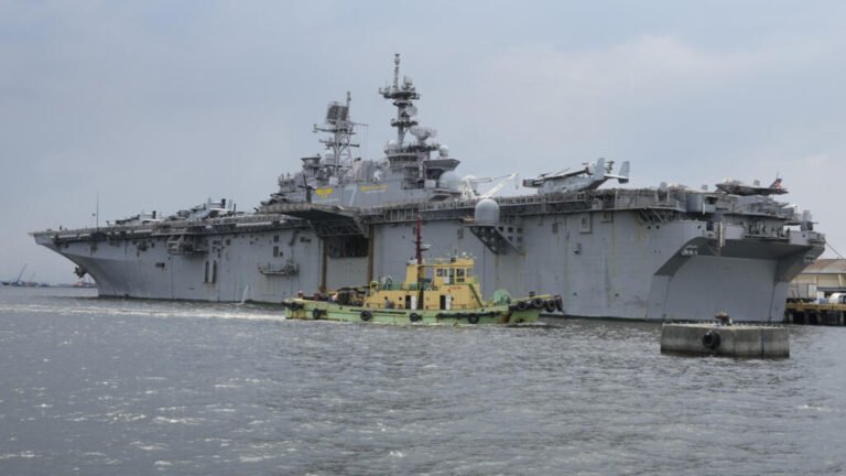 El envío del USS Tripoli y cientos de marines a Medio Oriente: ¿se perfila una operación terrestre de Trump?