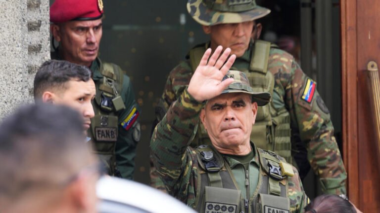 ¿Qué significa la salida de Vladimir Padrino López, el poderoso ministro de Defensa de Maduro?