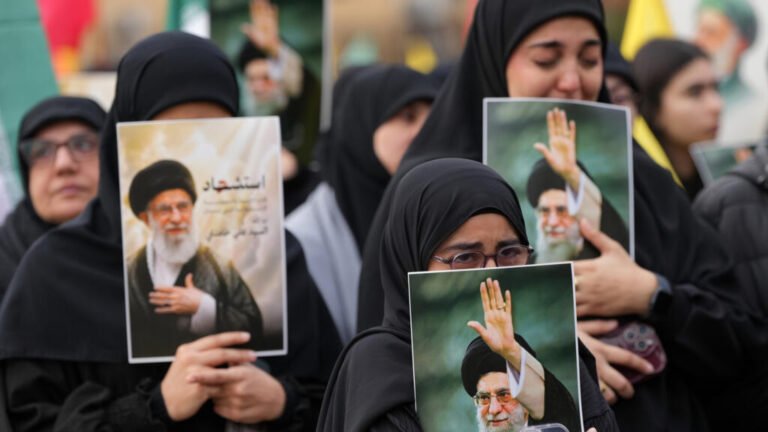 Aplazadas las honras fúnebres nacionales para el fallecido ayatolá Ali Jamenei en Teherán
