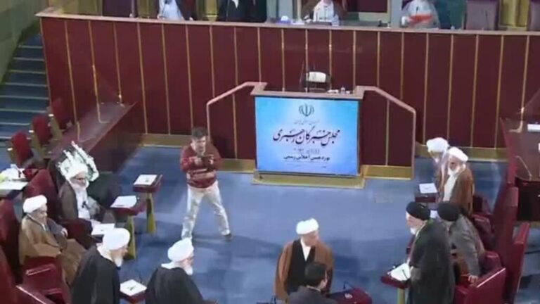 La Asamblea de Expertos: el órgano que decide el futuro del líder supremo de Irán