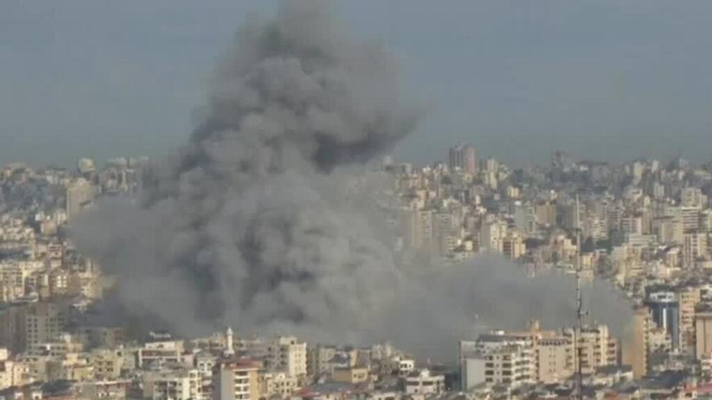 Tercer día de ataques israelíes contra bastiones de Hezbolá en Líbano