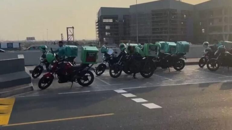 Repartidores de Dubai continúan trabajando aún bajo ataques iraníes