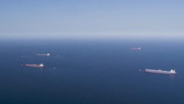 Crisis en el estrecho de Ormuz: 20.000 marineros atrapados y miles de buques paralizados