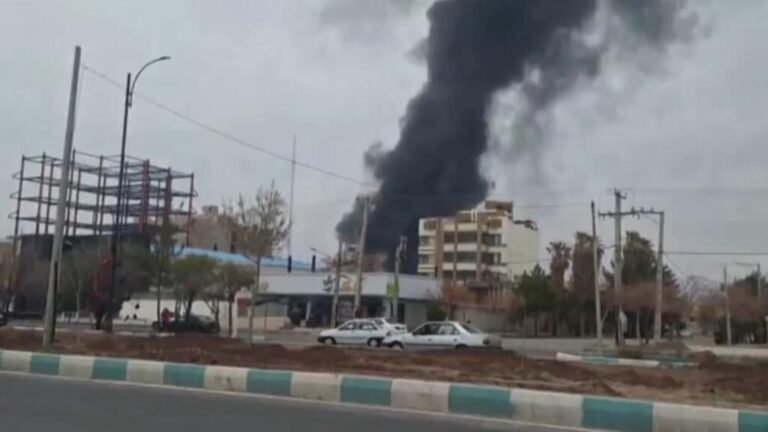 Hegseth promete ataques intensos contra Irán; Teherán amenaza con bloquear paso de petróleo