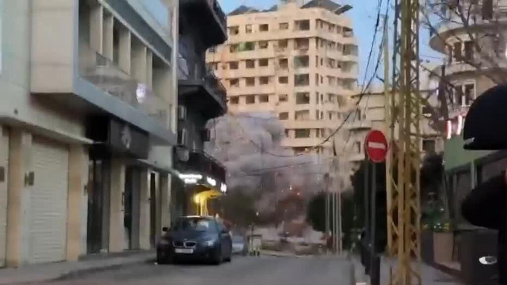 Israel ataca edificios residenciales en Beirut y aumenta el desplazamiento masivo