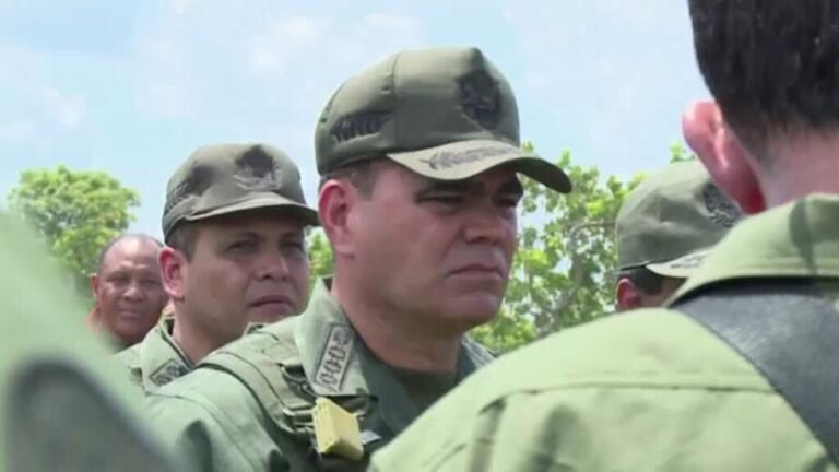 Rodríguez destituye a Padrino como ministro de Defensa tras once años en el cargo