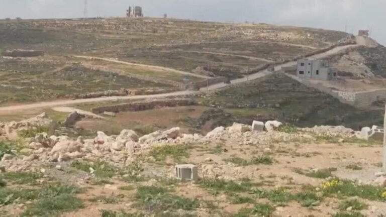 Colonos avanzan en Cisjordania ocupada mientras el mundo fija sus ojos en Irán