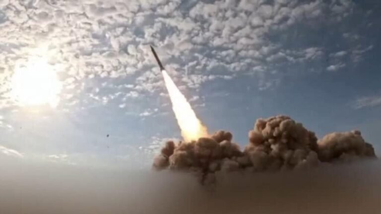 Trump asegura que Irán "está rogando por un acuerdo" mientras Teherán niega diálogos