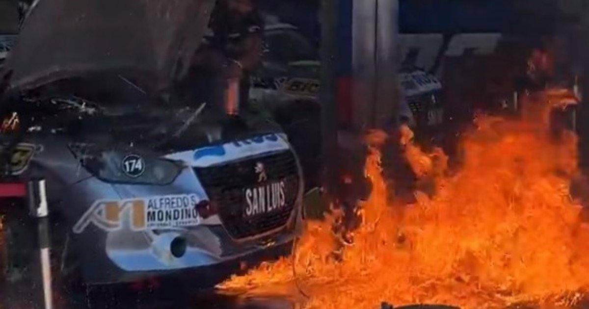 Fuego y preocupación en el TN: el auto de Marcos Fernández se incendió en el box de JF Racing