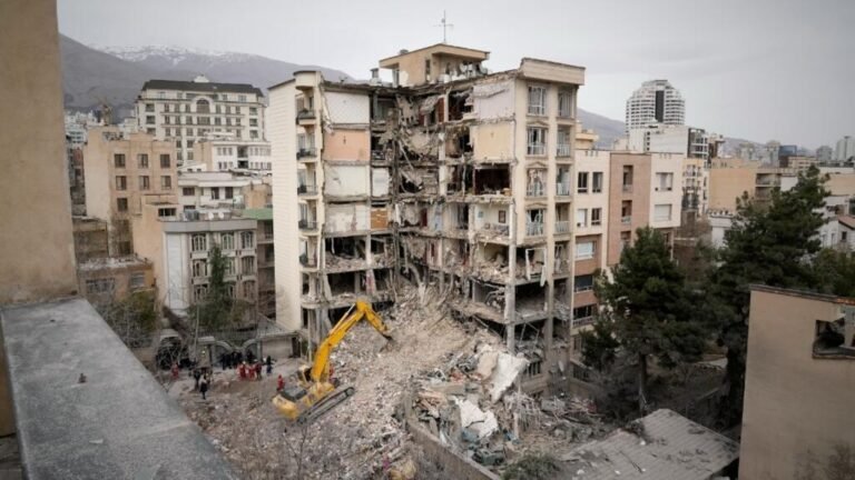 Trump rebaja sus amenazas a Irán y habla de un posible acuerdo: ¿a qué se debe su nuevo giro?