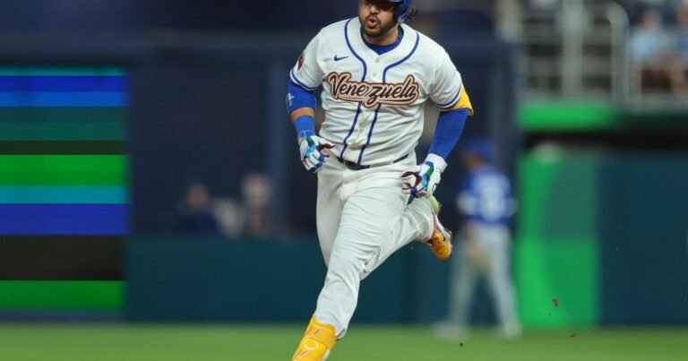 ¿Por qué Omar López no usó a Eugenio Suárez en el Venezuela vs República Dominicana? La explicación del manager tras el duelo