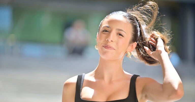 Catalina es argentina, vive en China desde los 6 meses, cantó en dos ediciones de La Voz de allá y ahora quiere hacer pie en su país