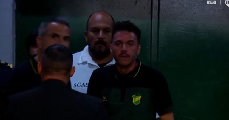 El ataque de furia de Mariano Soso tras el polémico arbitraje en Florencio Varela que favoreció a Central Córdoba: "Estás roto moralmente"