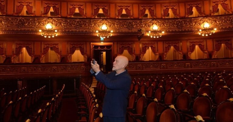 John Malkovich en Buenos Aires: así fue su fin de semana porteño entre paseos, asado y teatro