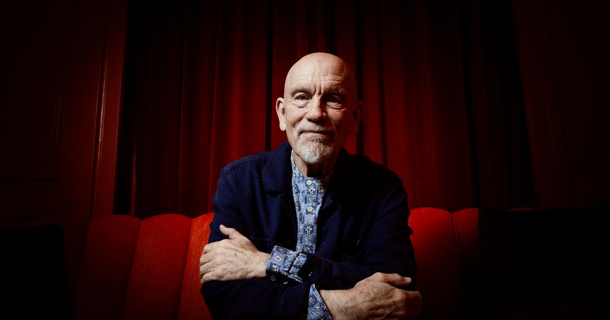John Malkovich: su pasión por Sabato y por qué usa música de Piazzolla en el espectáculo que trajo a Buenos Aires