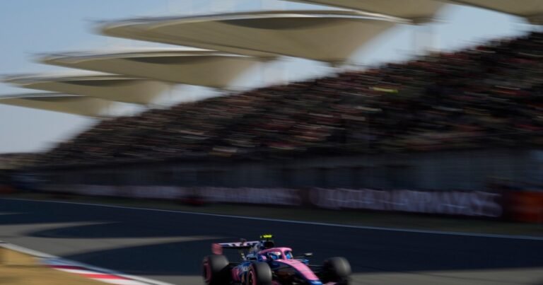 Fórmula 1: aunque no le alcanzó para entrar en Q3, Franco Colapinto tuvo una buena actuación y recibió el sorpresivo abrazo de Flavio Briatore