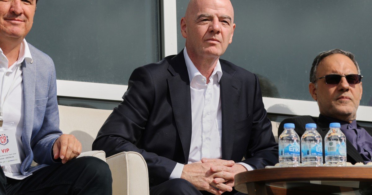 Gianni Infantino y un giro inesperado: asistió sin previo aviso a un amistoso de la selección de Irán, que no se baja del Mundial