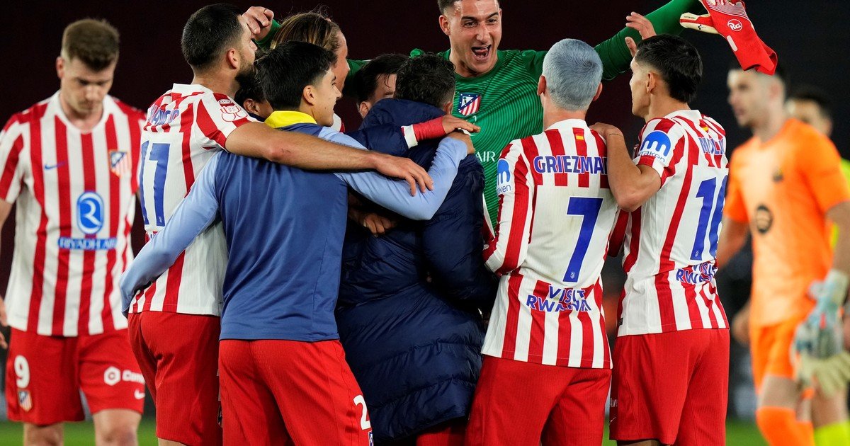 Gracias a un Musso en modo Dibu Martínez, Atlético de Madrid "sólo perdió 3-0" ante Barcelona y es finalista de la Copa del Rey