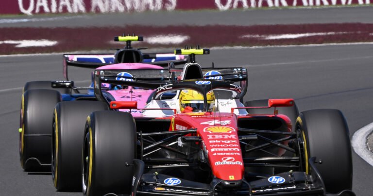 Franco Colapinto y el primer gran susto del GP de Australia: Lewis Hamilton evitó chocarlo en plena recta y la FIA lo advirtió por ir "innecesariamente lento"