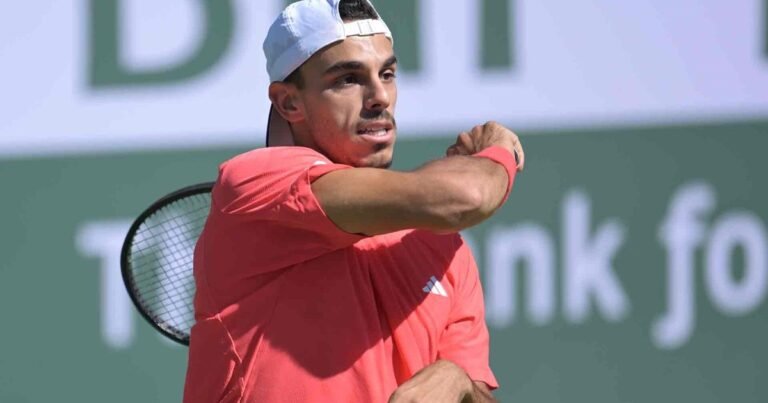 Masters 1000 de Indian Wells: Francisco Cerúndolo tuvo que sufrir para ganarle a Benjamin Bonzi pero festejó en el debut