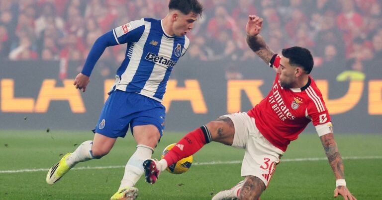 Oskar Pietuszewski, el fenómeno polaco de 17 años que dejó tirado a  Otamendi y metió un golazo en el clásico de Benfica vs Porto