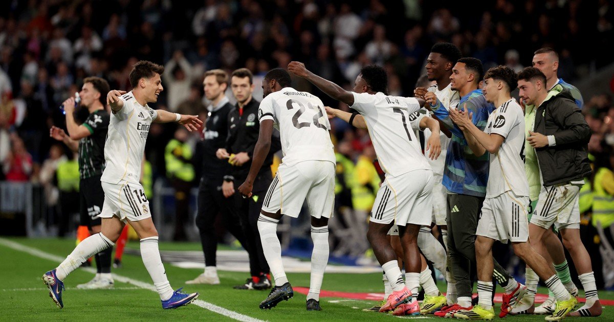 Real Madrid le ganó al Elche y Arda Guler le metió un golazo desde atrás de mitad de cancha a un arquero argentino