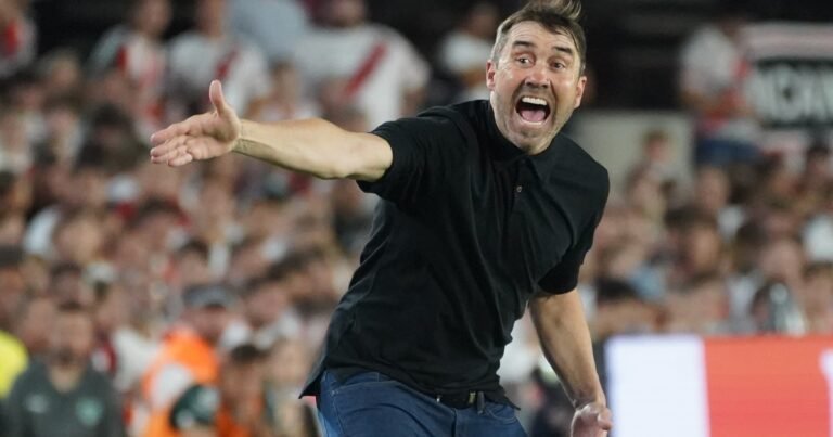 Las sensaciones de Coudet tras su primera vez en el Monumental: "Tenemos que interpretar mejor los momentos de la gente y aprovechar los enviones anímicos"