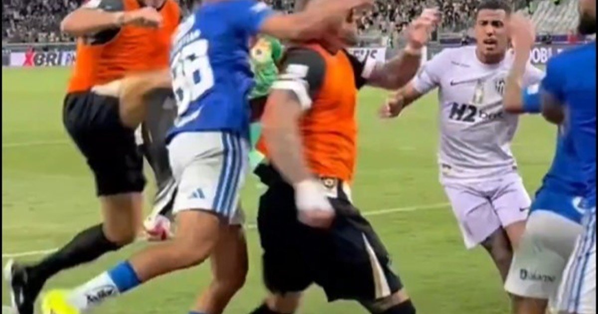 ¡23 expulsados!: el lapidario informe de la batalla entre Atlético Mineiro vs Cruzeiro que no desbancó a un partido del fútbol argentino del récord Guinness