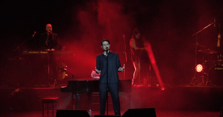 Matteo Bocelli cantó por primera vez en Argentina y brilló en un show trilingüe: oda a la elegancia y a la academia