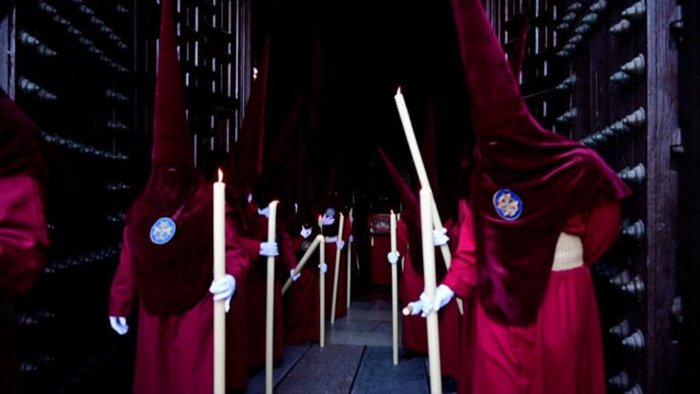 España: comienzan las procesiones de la Semana Santa