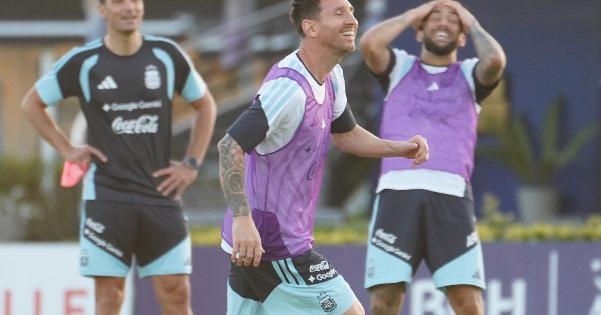 El entrenamiento de la Selección en Ezeiza: las pecheras que repartió Scaloni y dos campeones del mundo en duda para enfrentar a Mauritania