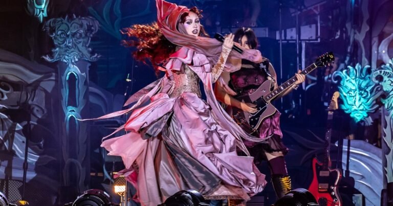 Chappell Roan hizo historia en Lollapalooza Argentina ante una multitud teñida de rosa y se emocionó con el público