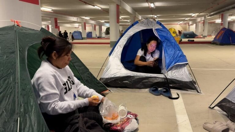 Protegidos por un parqueadero: en Haifa, la guerra de Israel subraya la precariedad de los refugios