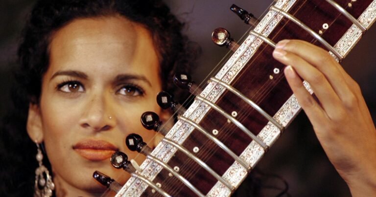 Es hija de Ravi Shankar, hermana de Norah Jones y considera a George Harrison como un tío: la historia de Anoushka Shankar, que viene de grabar con Gorillaz