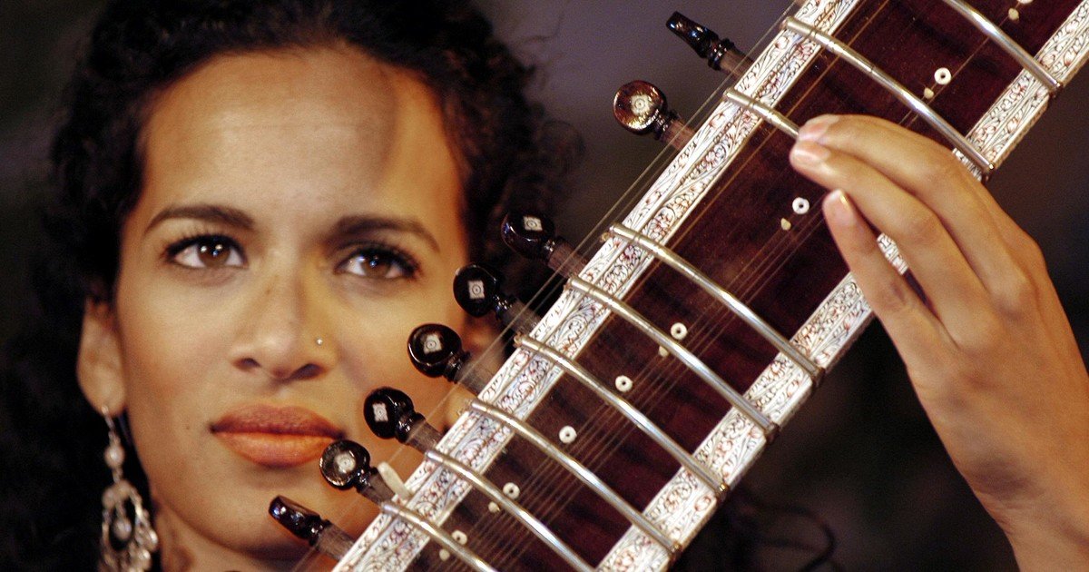 Es hija de Ravi Shankar, hermana de Norah Jones y considera a George Harrison como un tío: la historia de Anoushka Shankar, que viene de grabar con Gorillaz