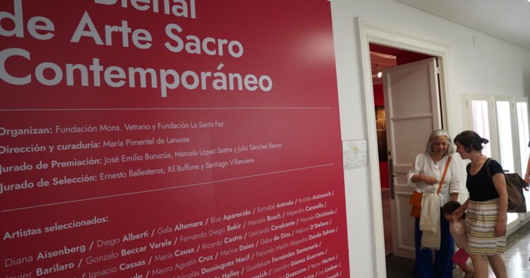 La Bienal de Arte Sacro celebra 40 años en el Museo de Arte Decorativo con obras de 10 países