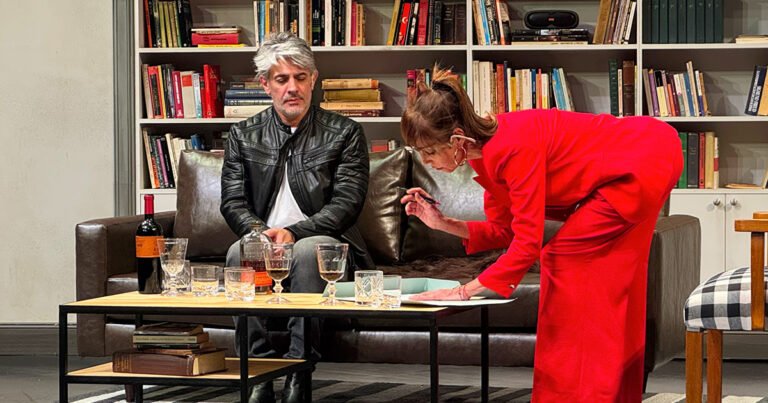 El reencuentro de Pablo Echarri y Paola Krum sobre un escenario, en una obra que reflexiona sobre ser feliz y en la que la gente no para de reírse