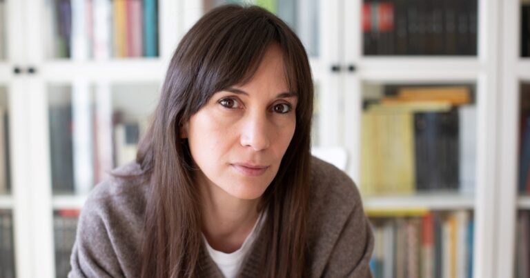 Laura Vivar: "La idealización del pasado no le hace justicia a la memoria de quienes lo vivieron"