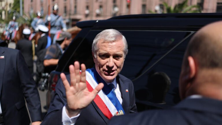 ¿Qué viene para Chile? El derechista José Antonio Kast inaugura su "gobierno de emergencia"