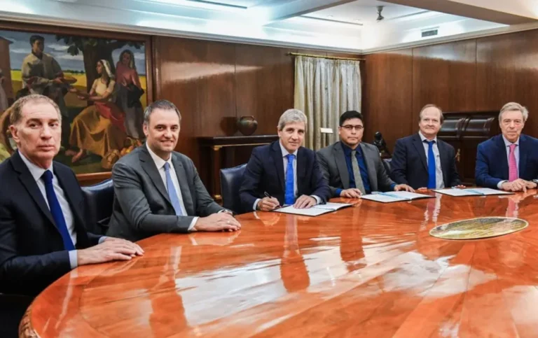 Nación envió 100 mil millones a Santa Cruz para salarios y jubilaciones