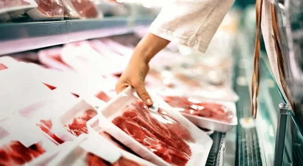 Con cortes que subieron más de 60% en 12 meses, el consumo de carne cayó al menor nivel en 20 años